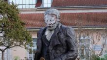 Procès à Besançon contre deux jeunes militants d'extrême droite pour avoir vandalisé la statue de Victor Hugo